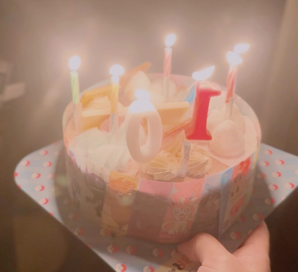 10のローソクがささったアイスケーキ
